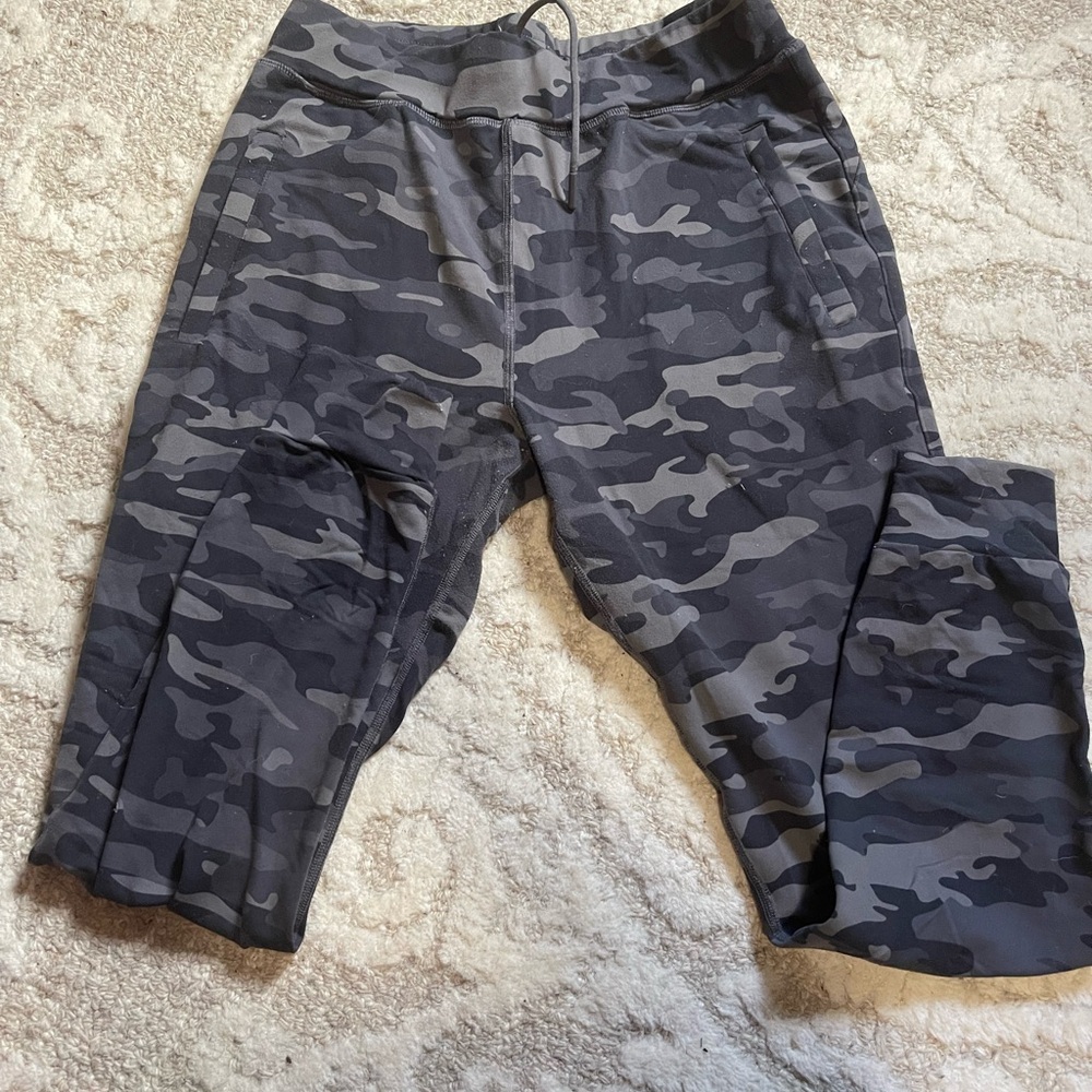 Alphalete jogger pants grey black camo